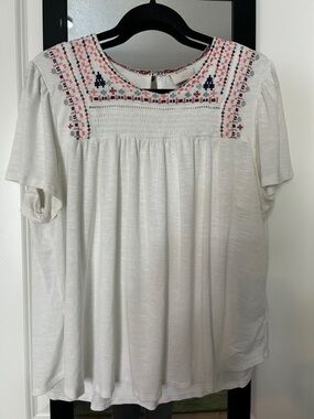 Knox Rose White Short-Sleeve Embroidered Top. Lightweight. Very cute.